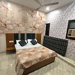 Hotel Golden Heights 5 Mints Walking Distance To Golden Temple